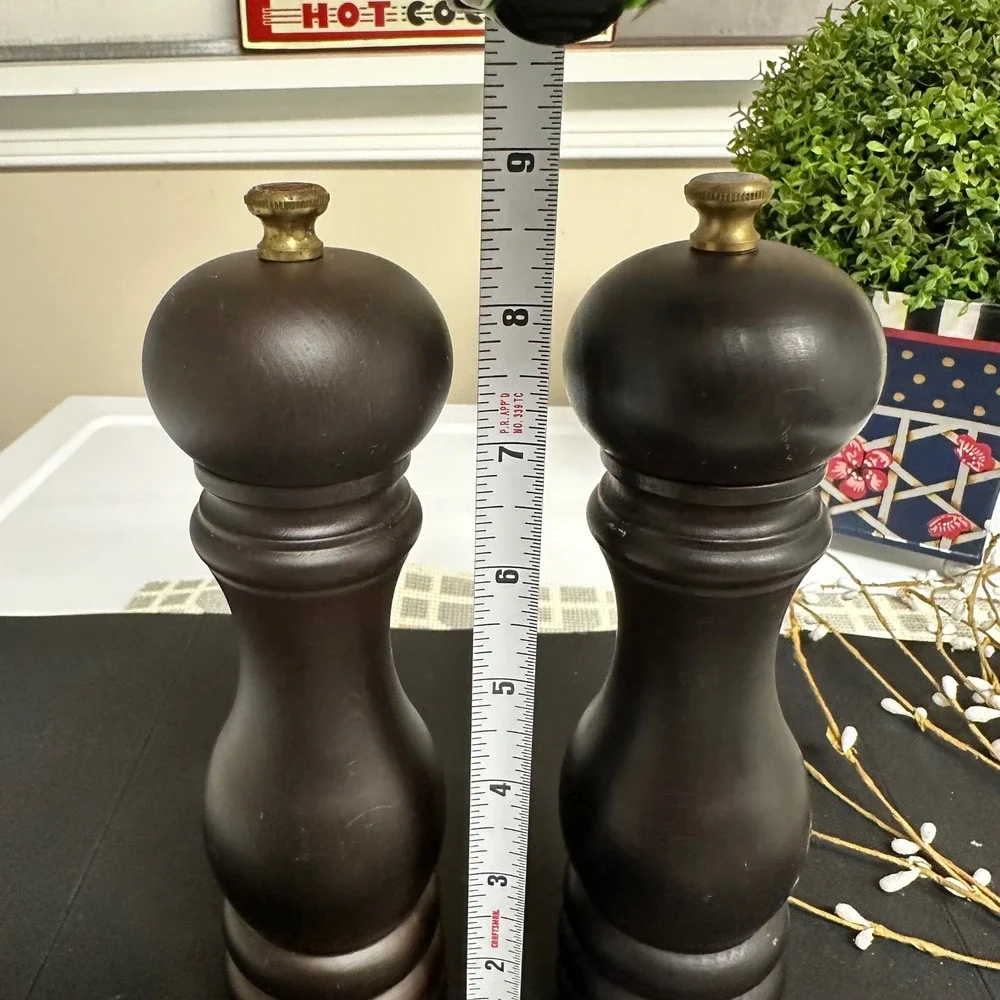 Peugeot Paris U'Select Salt‎ and Pepper mills in Chocolate finish beech wood
